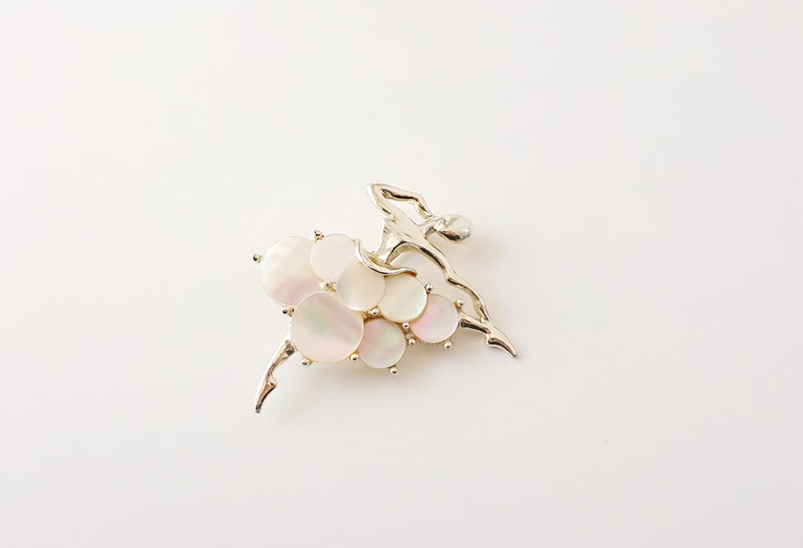 1960s 천연 자개원석 발레리나 빈티지브로치 상품이미지3