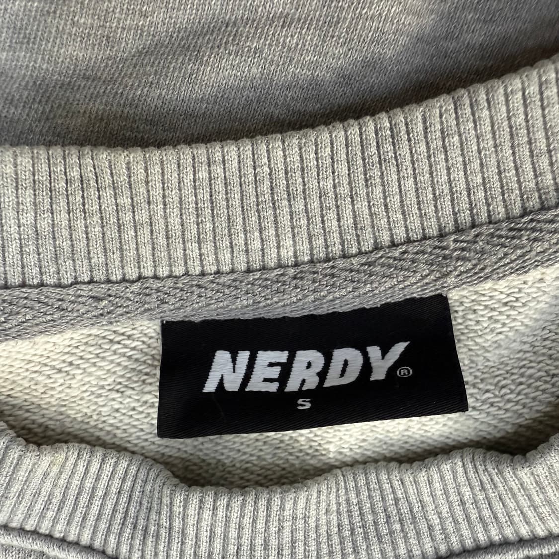 [S] 널디 스몰로고 그레이 맨투맨 0115T1 상품이미지3