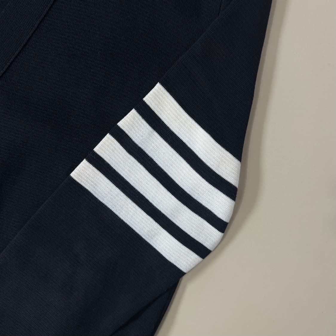 [2/당일출고]톰브라운 밀라노스티치 금장 가디건 상품이미지3