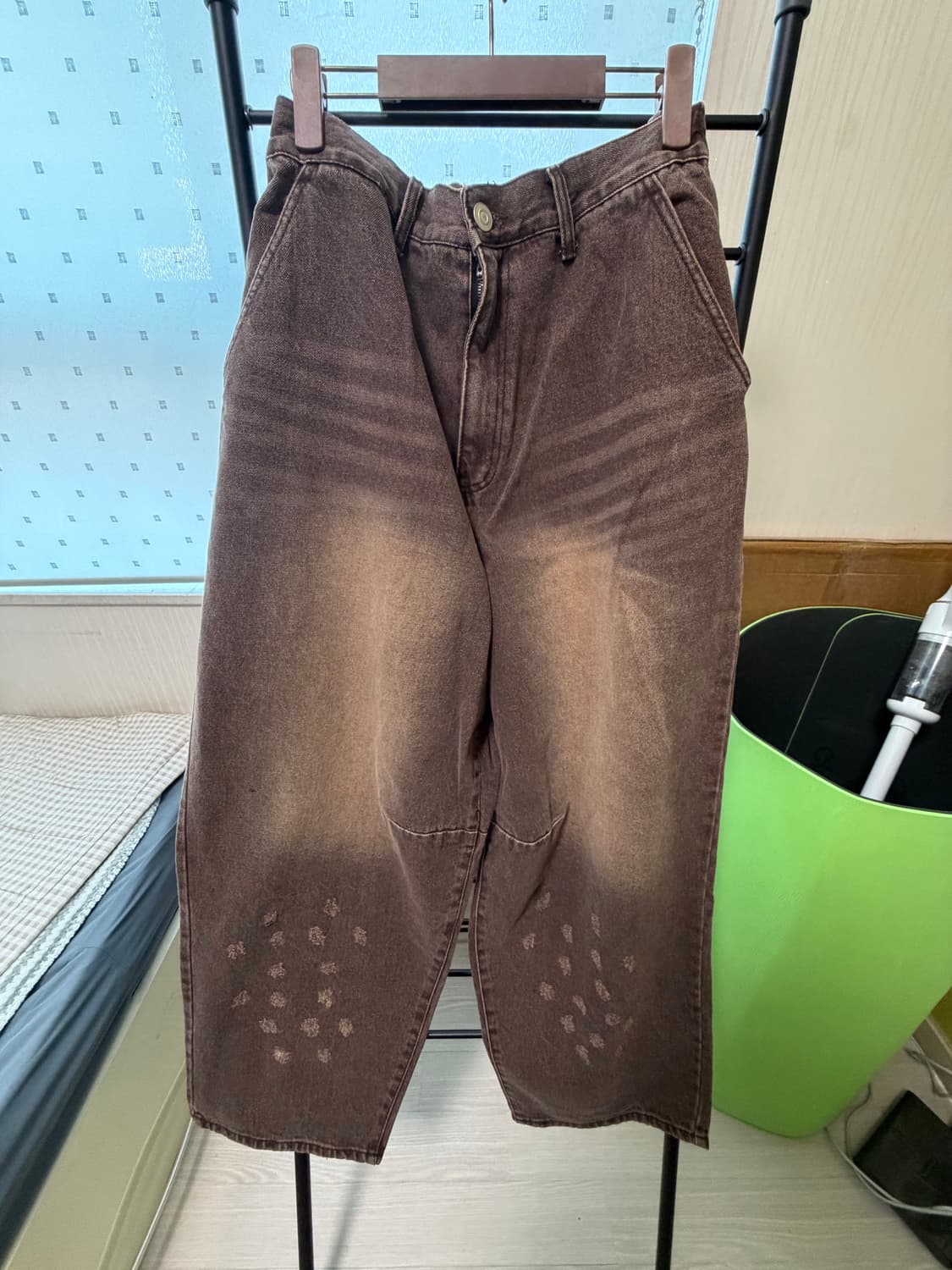 데미지 브라운 데님 팬츠데미지 브라운 데님 팬츠 상품이미지1