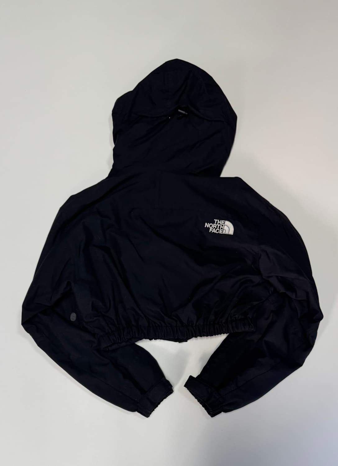 여성 노스페이스 커스텀 크롭 블랙 바람막이 상품이미지2