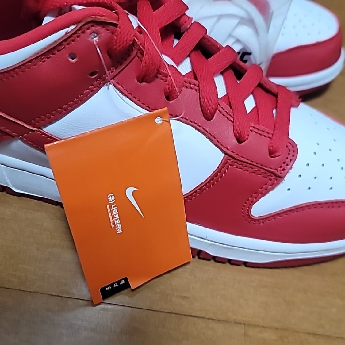 나이키 덩크 로우 SP 화이트 앤 유니버시티 레드 2023 /275 상품이미지4