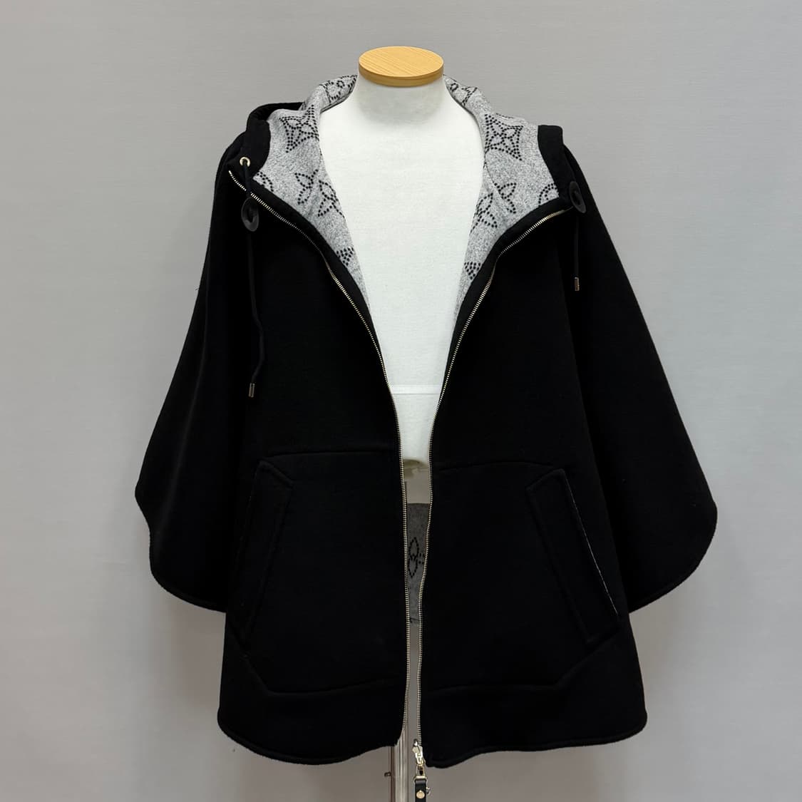 루이비통 리버서블 후디드 케이프  상품이미지3