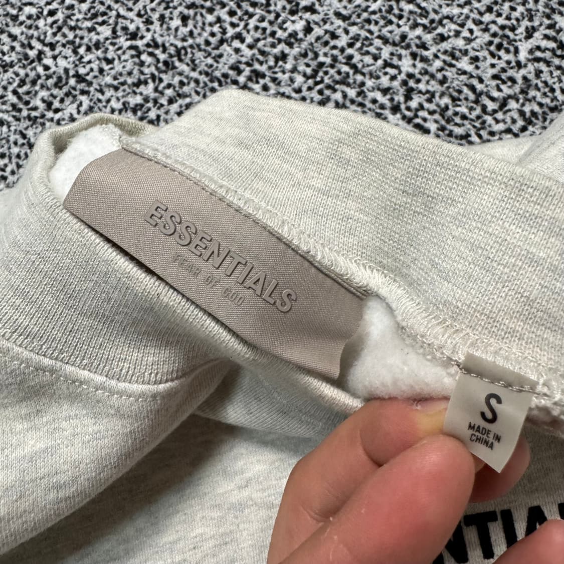 Name : 에센셜 스펠아웃 후면 빅로고 오트밀 오버핏 맨투맨 :)  상품이미지5