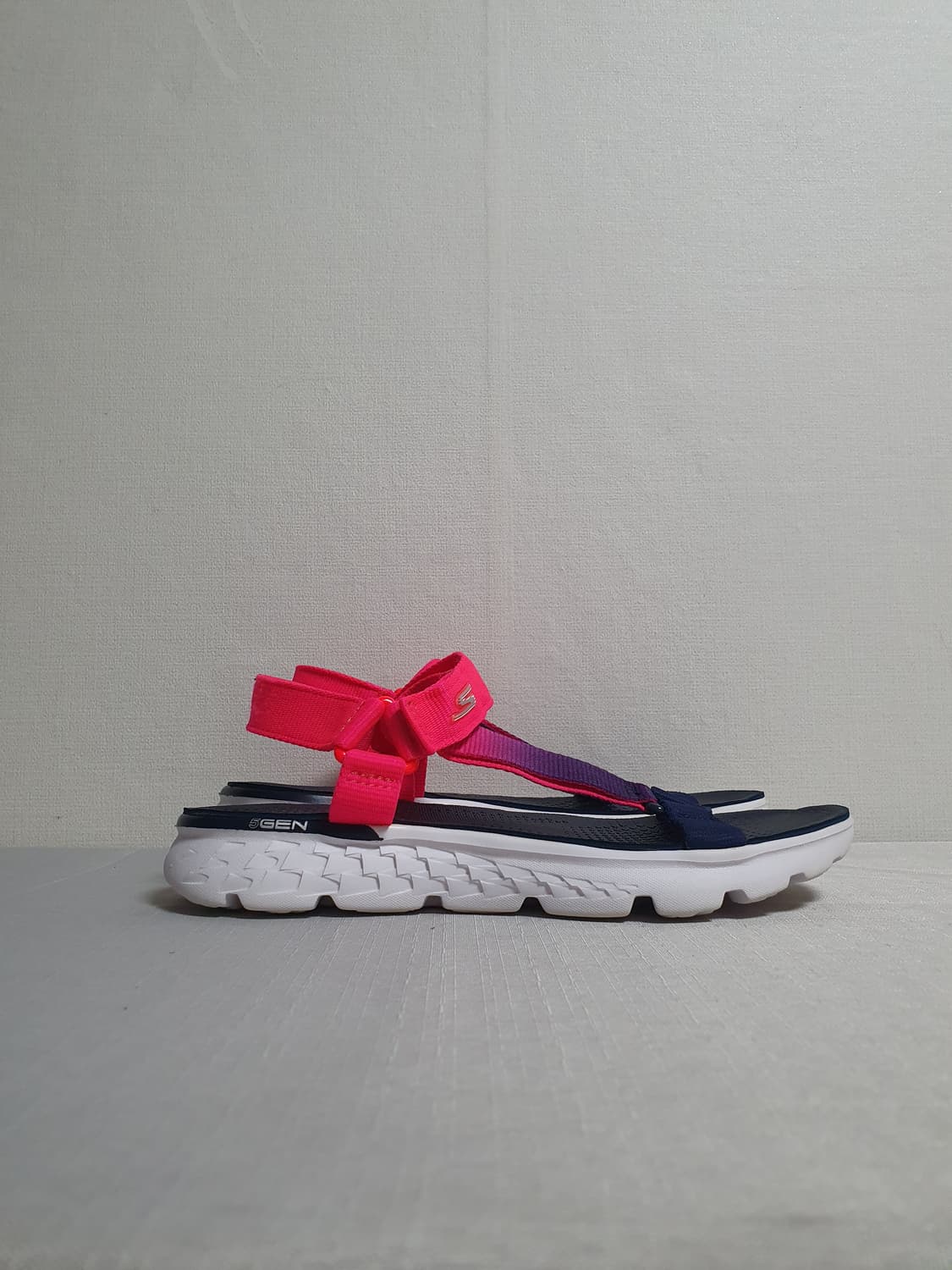 스케쳐스 GOGA 맥스 쿠셔닝 샌들 230 🌈 상품이미지7