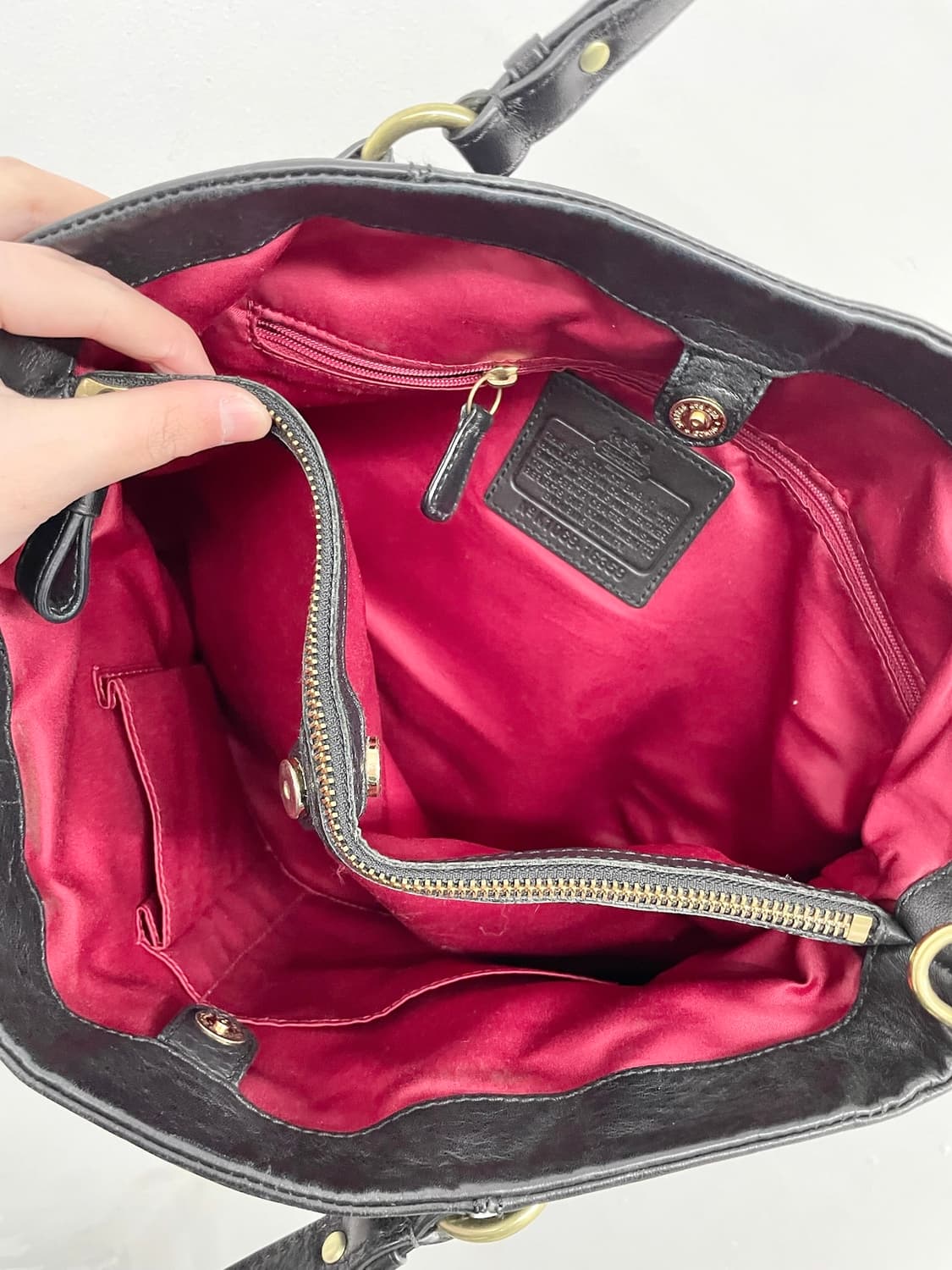 코치 블랙 레더 스트랩 숄더백 상품이미지9