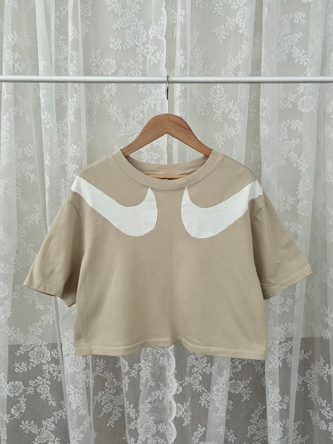 M) 나이키 더블 스우시 크롭 반팔 티셔츠 베이지 상품이미지1