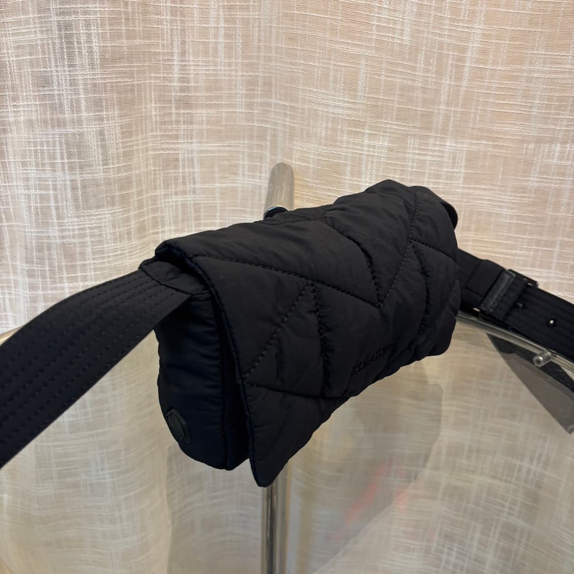 정품 질스튜어트 로젤라 패디드 크로스백     상품이미지4