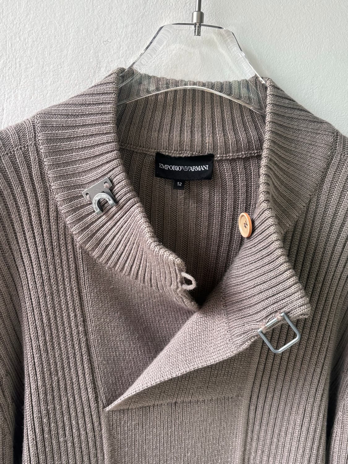 엠포리오 아르마니 후크 넥 스웨터 상품이미지9