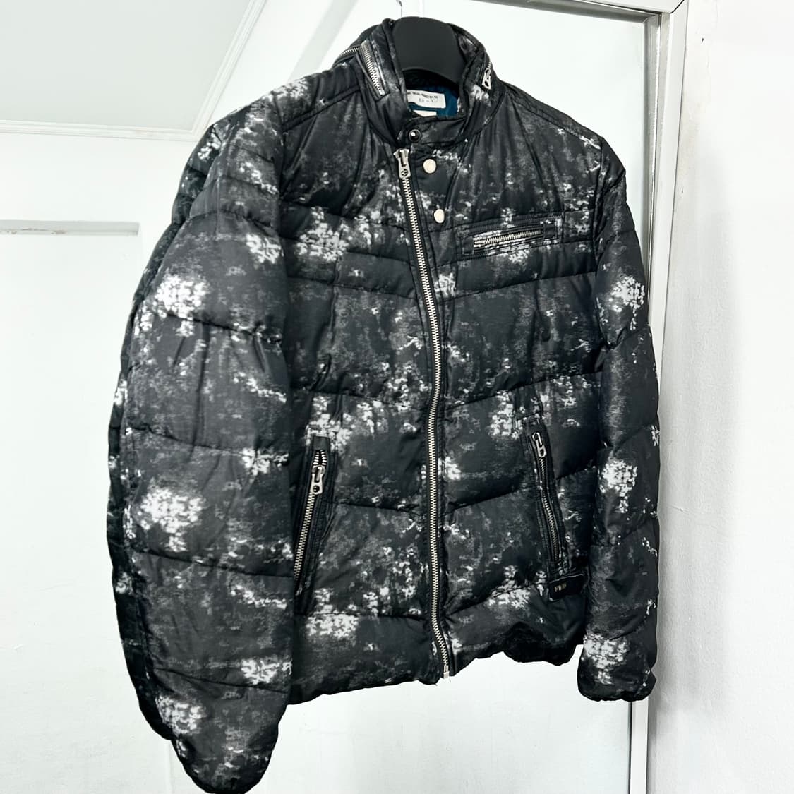 디젤 커틀래스 언밸런스 구스다운 패딩 상품이미지1