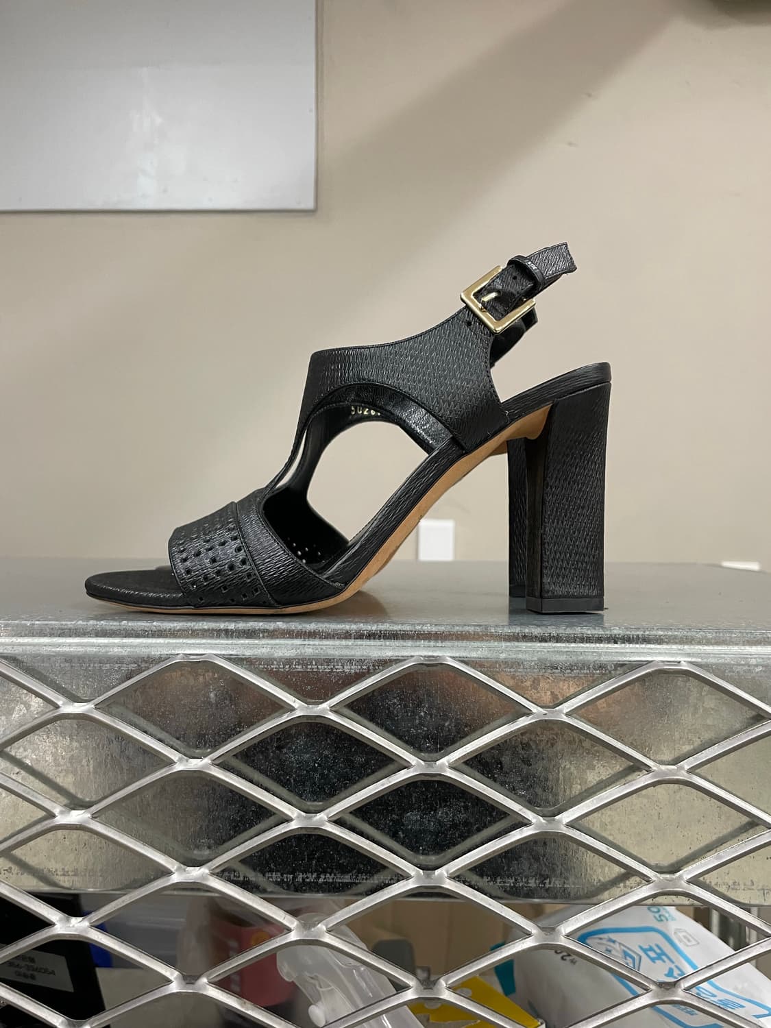 휴고 보스 IRIDE 앵클 스트랩 힐 37 상품이미지1