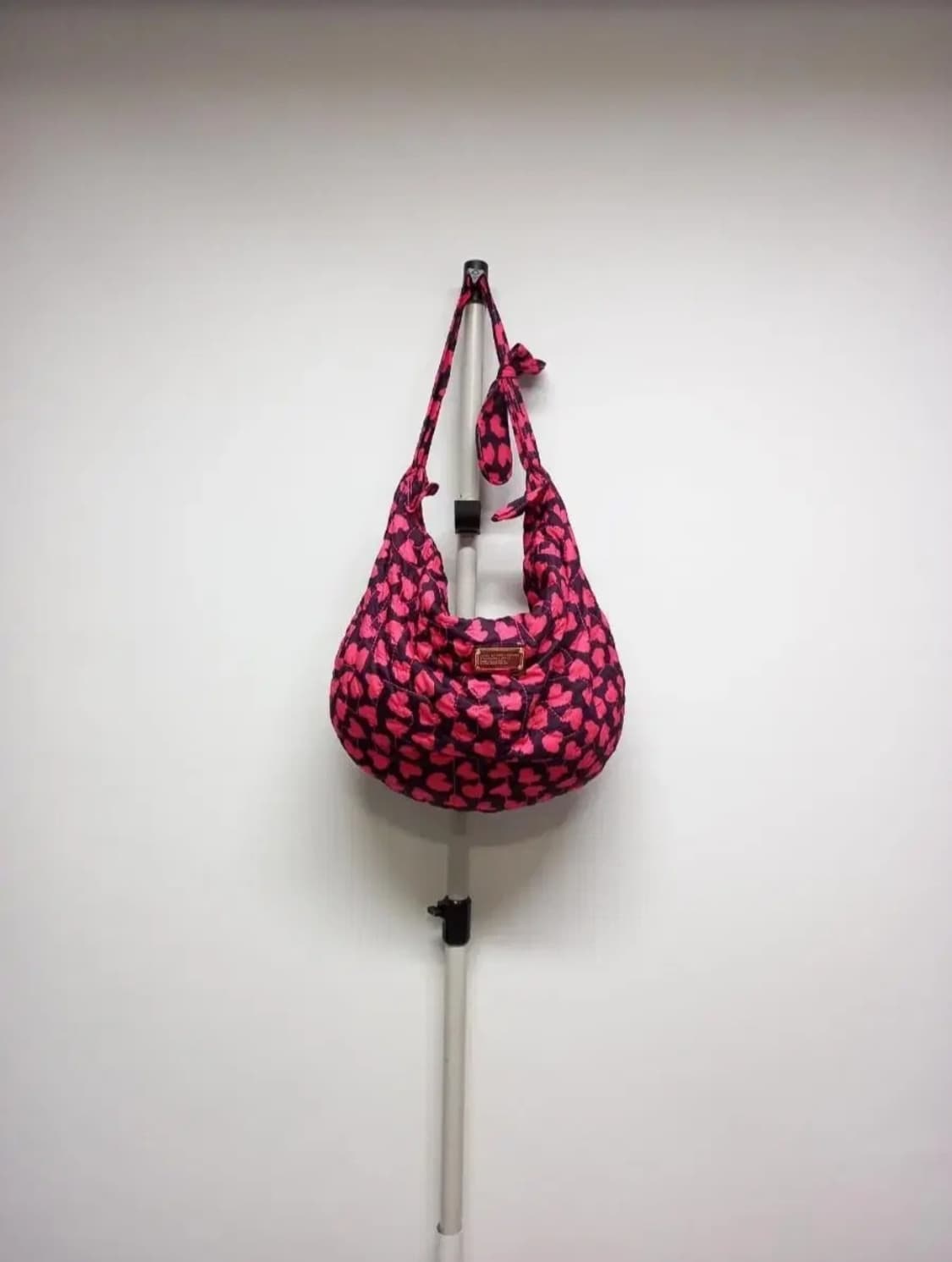 마크 바이 마크제이콥스 빅 엠보 호보백 상품이미지1