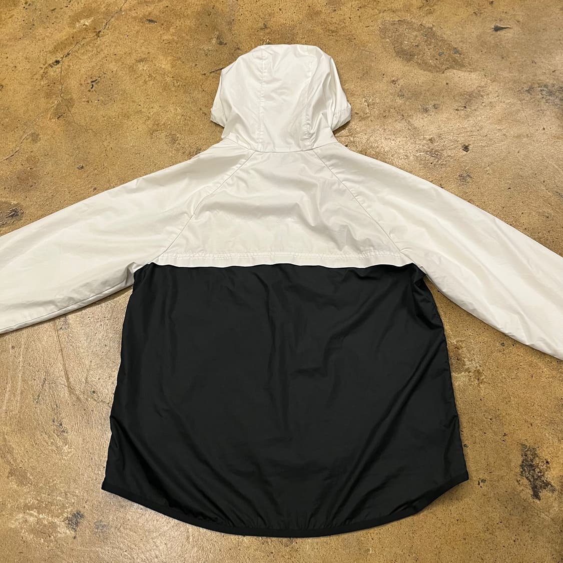 [정품/M] 나이키 바람막이 화이트 블랙 후드 자켓 b18 상품이미지4