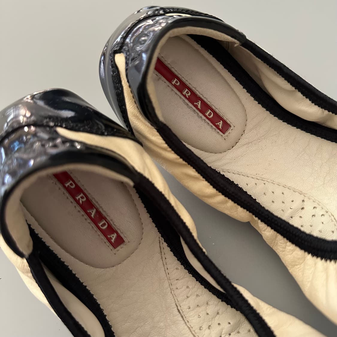 프라다 prada 로고 가죽 플랫슈즈 상품이미지5