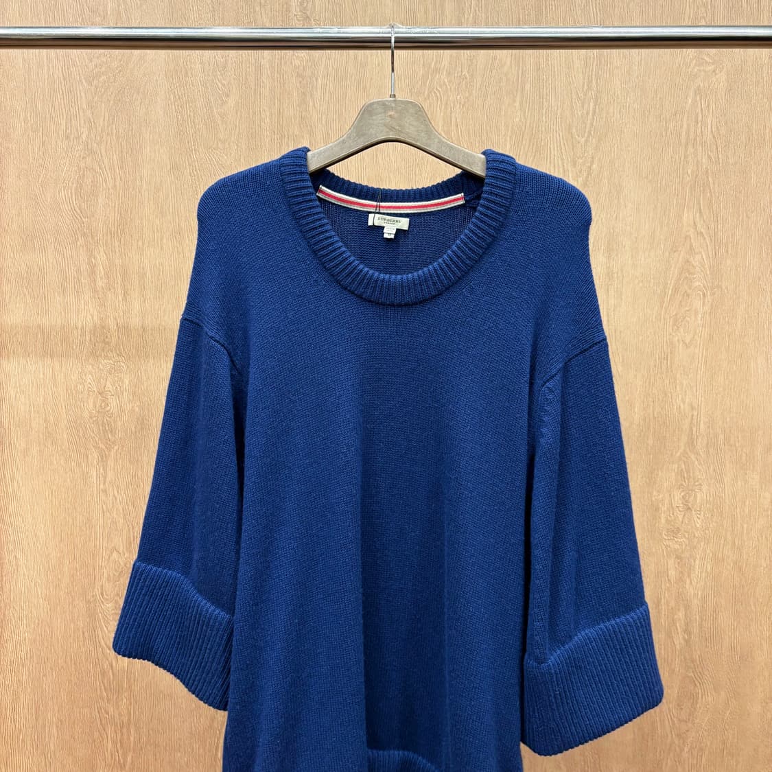 버버리 런던 라운드넥 울 캐시미어 혼방 롱 니트 숄더 버튼 디테일 네이비 상품이미지4