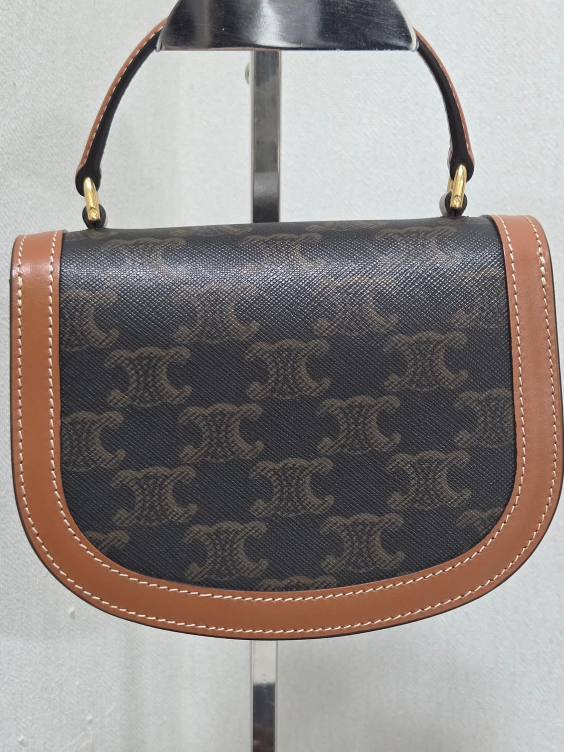 [새상품급] 셀린느 트리오페 클레아 미니 베사체 Tan 상품이미지7