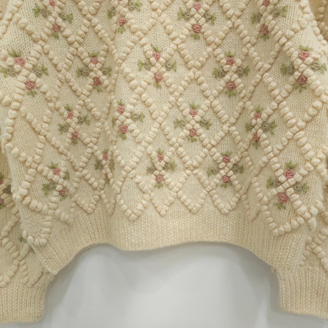 아이보리 팝콘 자수장미 니트 상품이미지4
