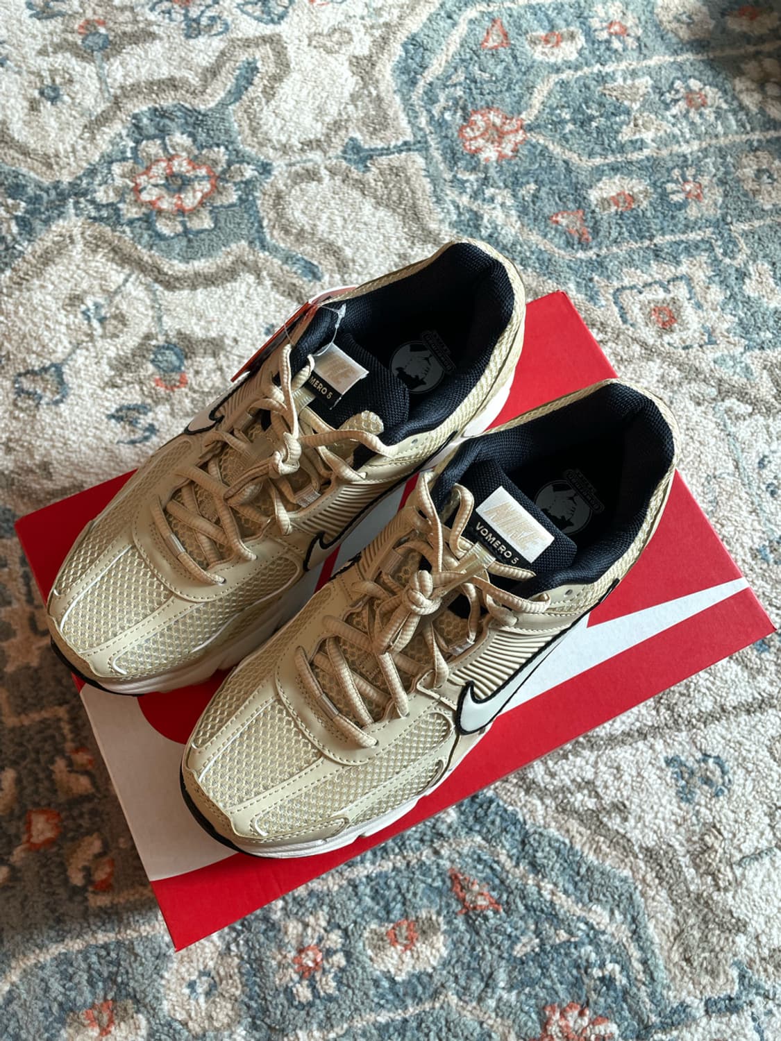 나이키 줌 보메로 5 골드 화이트(새제품,270) 상품이미지2