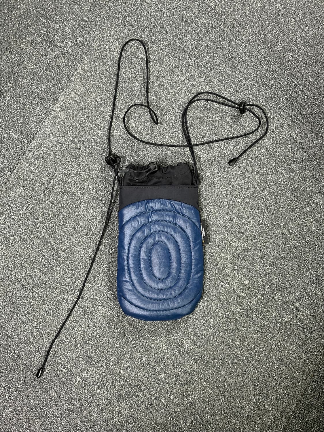 sohc 스몰 패디드 백 판매합니다 상품이미지2