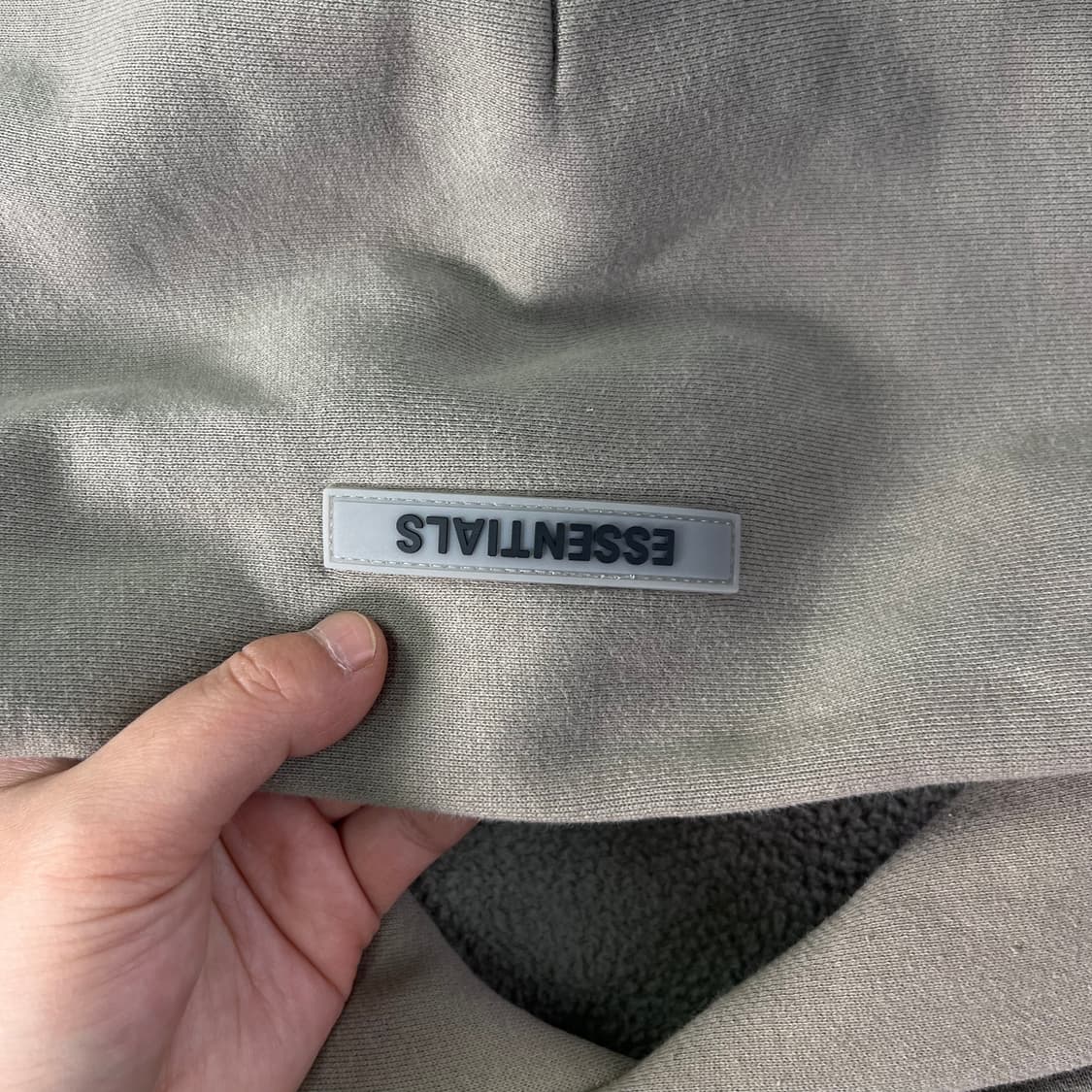 105 피오갓 에센셜 피그먼트 후드티 상품이미지4