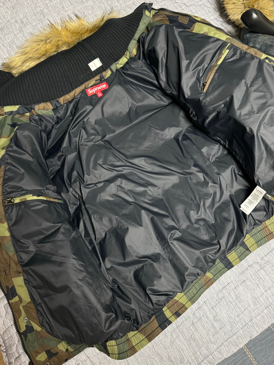 슈프림 페이스마스크 700필 다운 퍼퍼자켓 우드랜드 카모 XL 상품이미지9