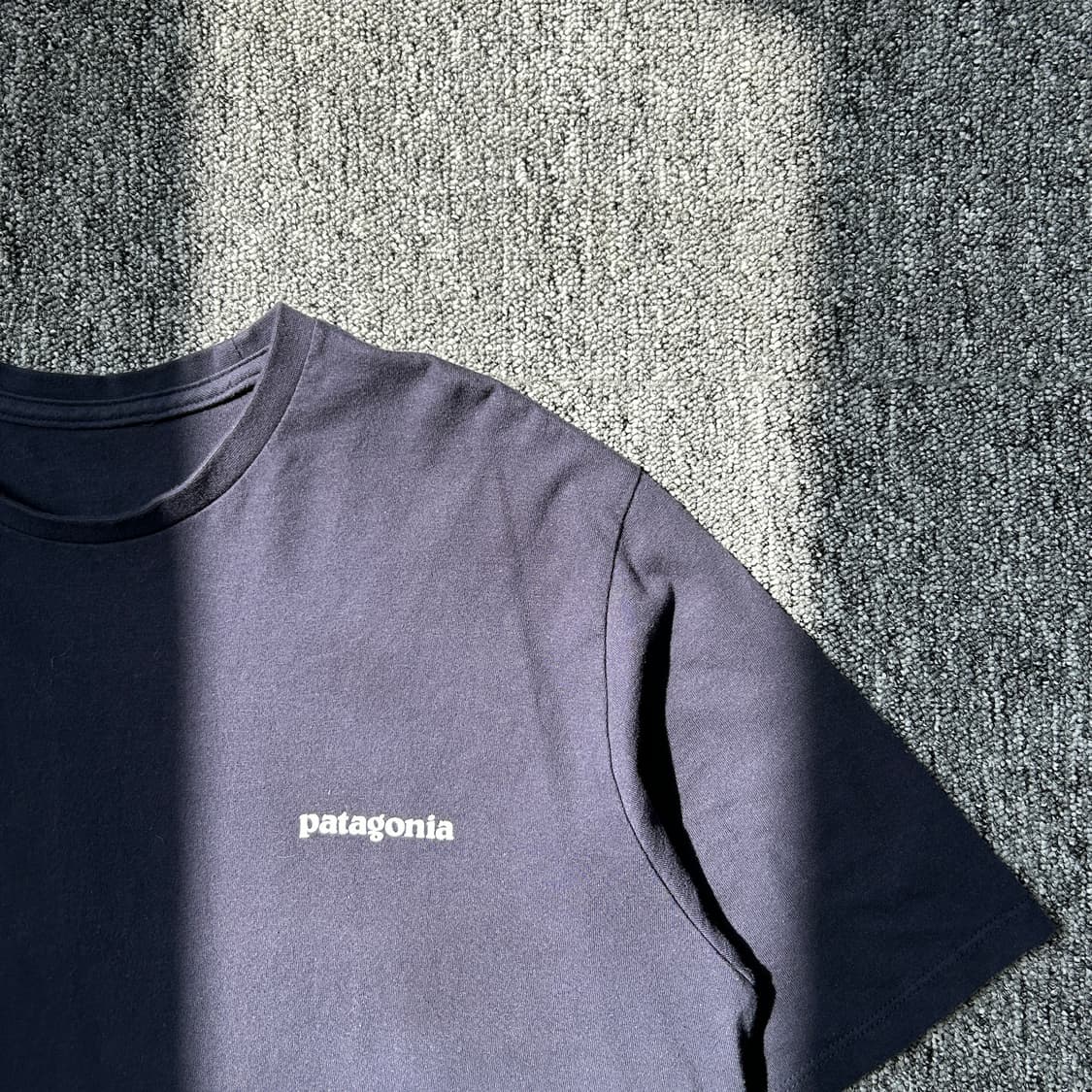 파타고니아 네이비 반팔티셔츠 상품이미지2