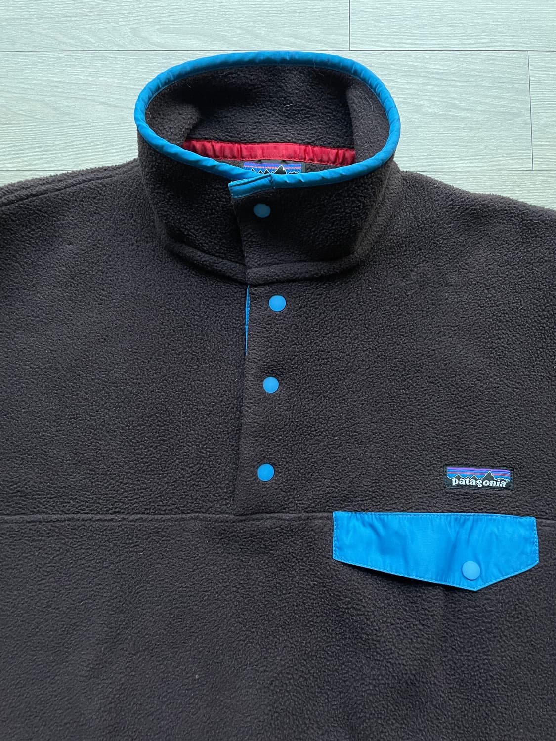 파타고니아 신칠라 브라운 플럼 잔나비 최정훈 착용 상품이미지5