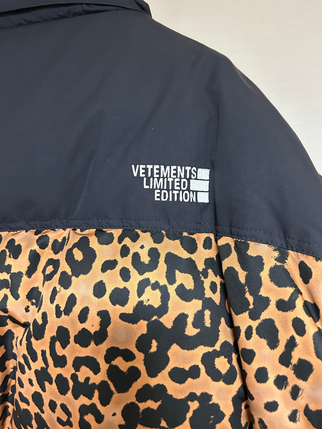 Vetements limited edition zip up padding 상품이미지5