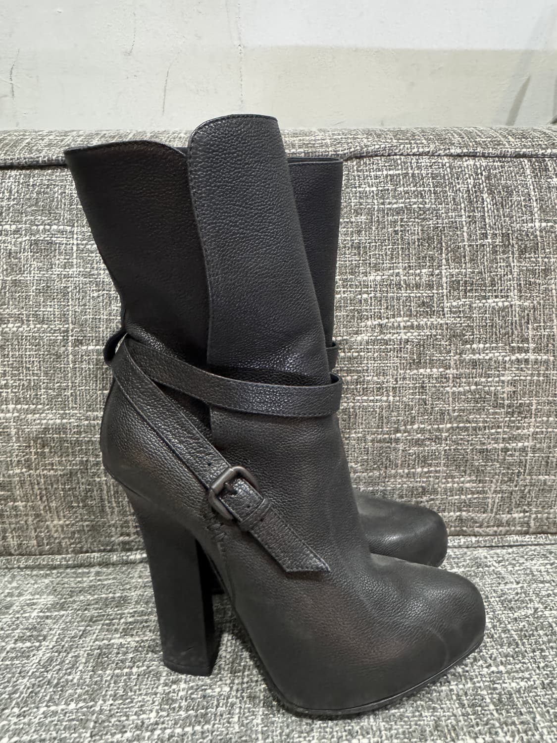 보테가 베네타 블랙 가죽 앵클 부츠 37 1/2 상품이미지2