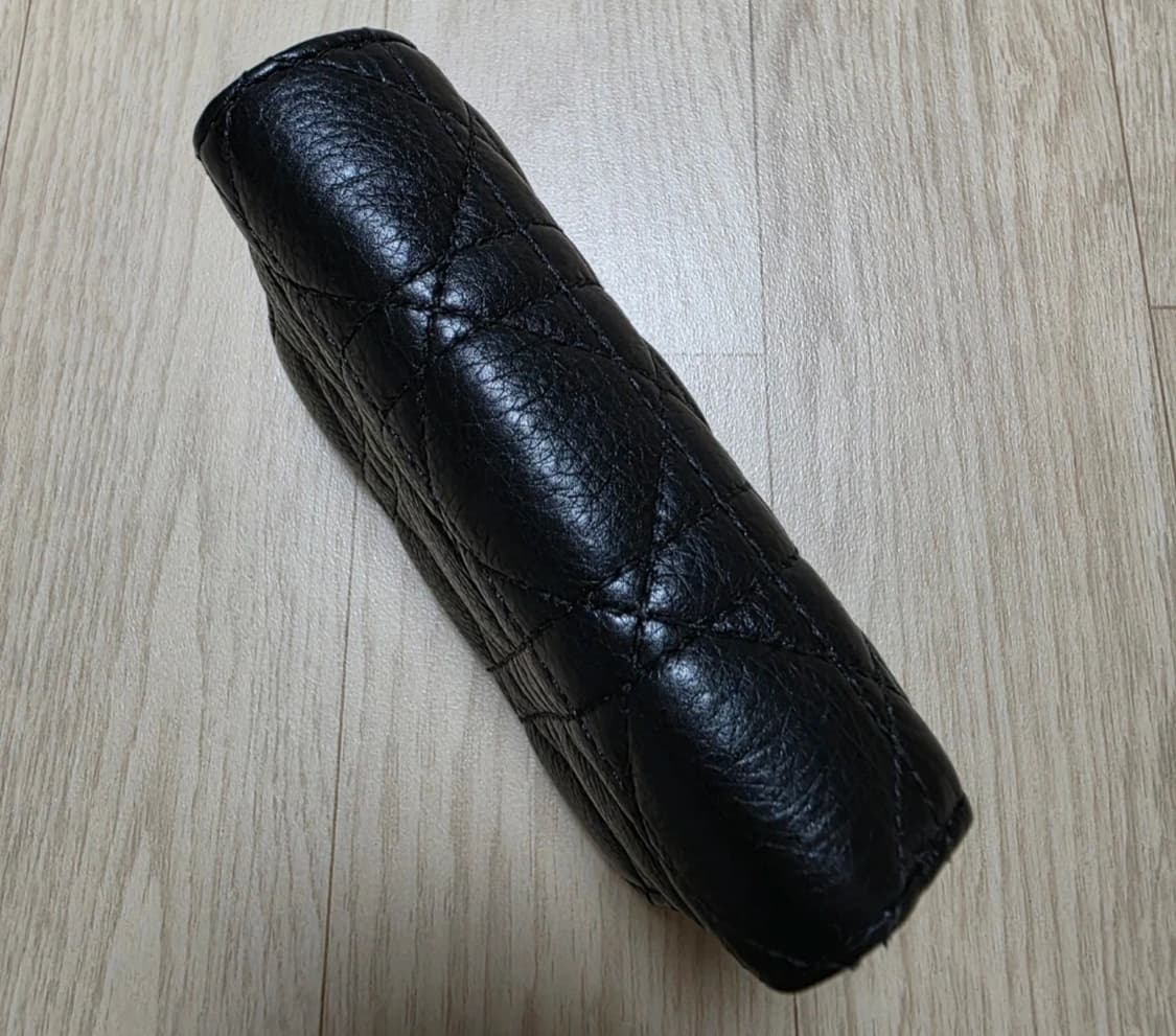 디올 카로 스칼렛 블랙 반지갑 판매합니다 상품이미지4