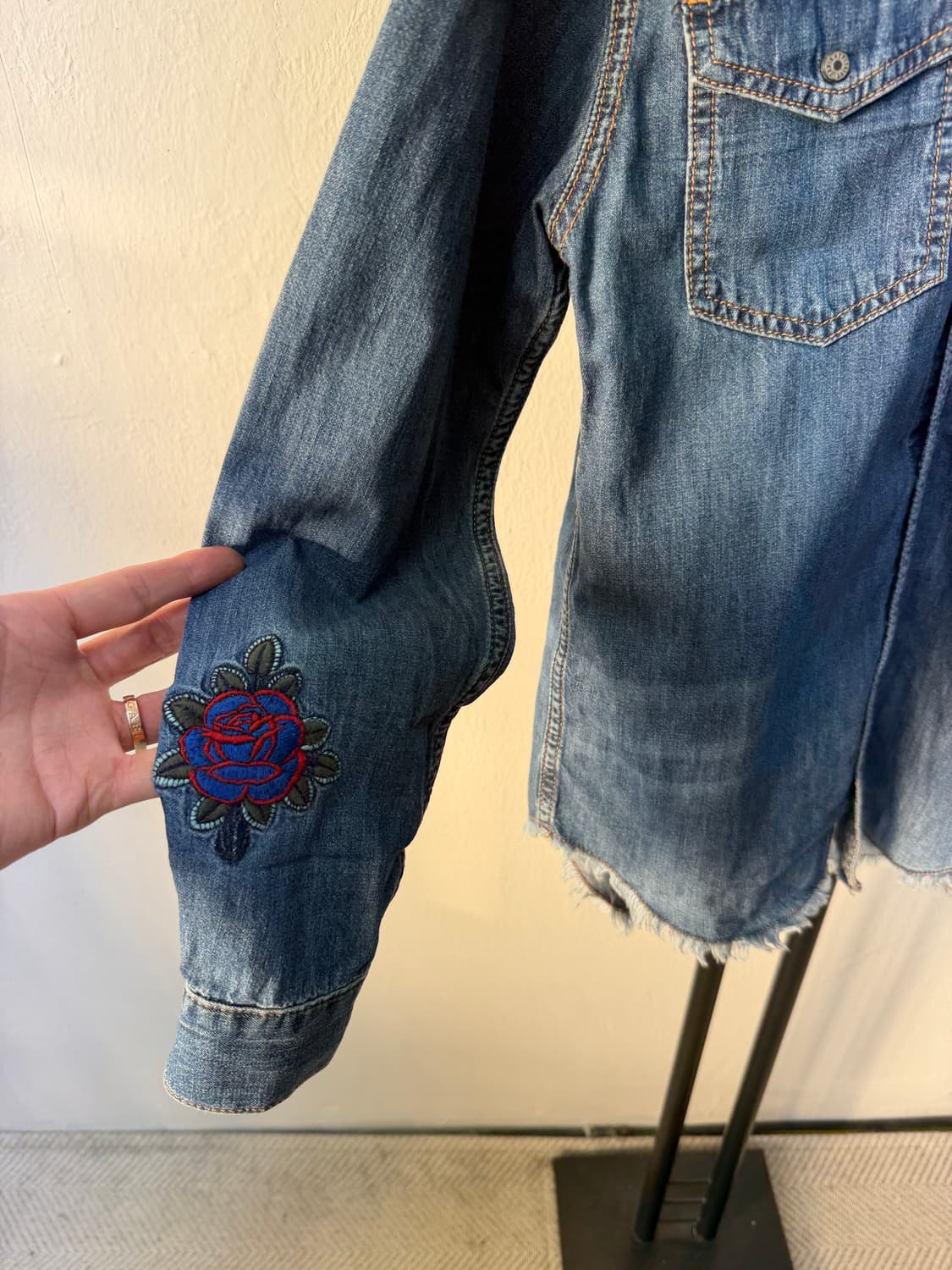 정품) 쟈딕앤볼테르 데님 자수 셔츠 자켓 XS 상품이미지3