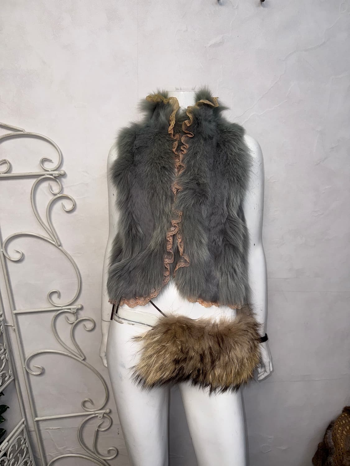 Ash blue rabbit & fox fur lace vest 상품이미지5