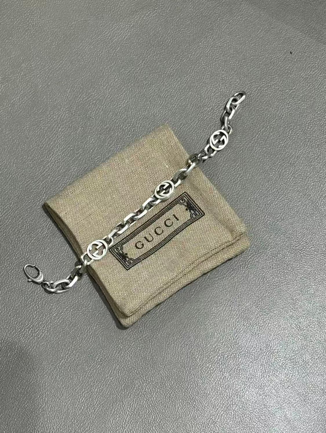 GUCCI인터록킹 G 팔찌 클래식 로고 남녀 공용 데일리 착용 상품이미지3