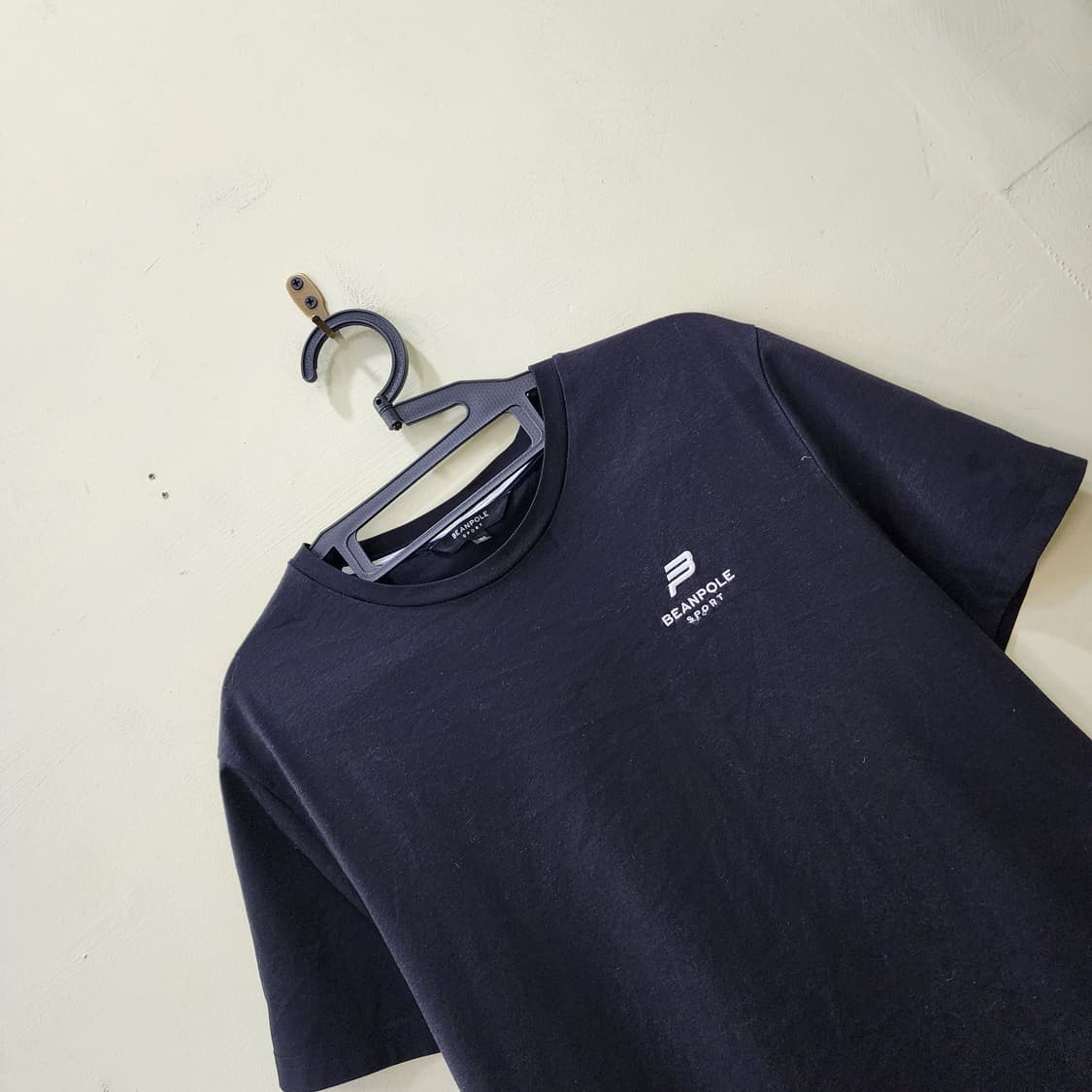 [100] Beanpole Sport 미니로고 반팔 티셔츠 (블랙) 상품이미지2