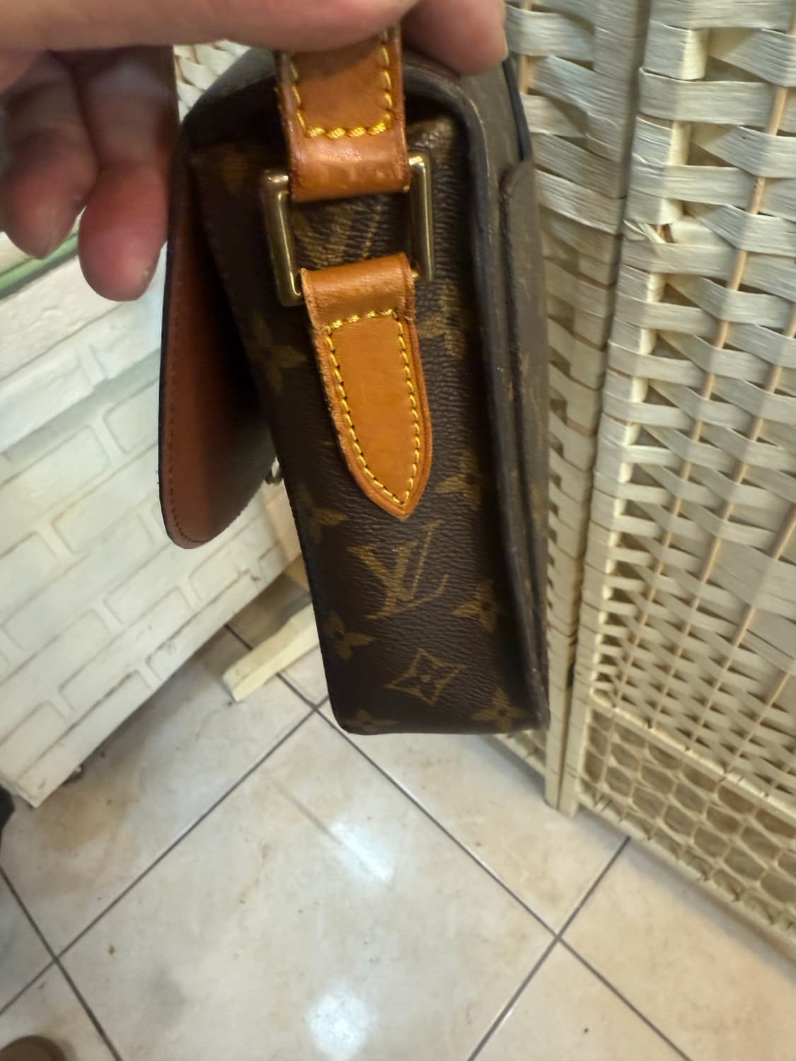 정품 루이비통 생클라우드 크로스백 팝니다 상품이미지3