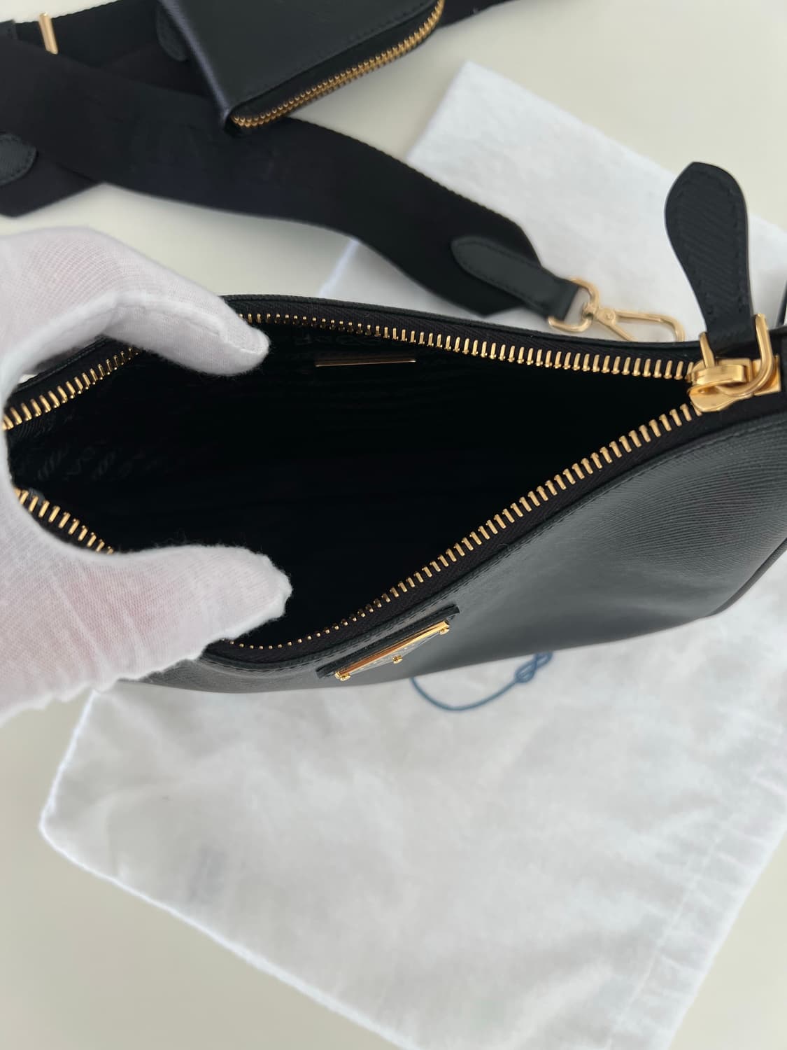 프라다 리에디션 사피아노 멀티 호보백 상품이미지9