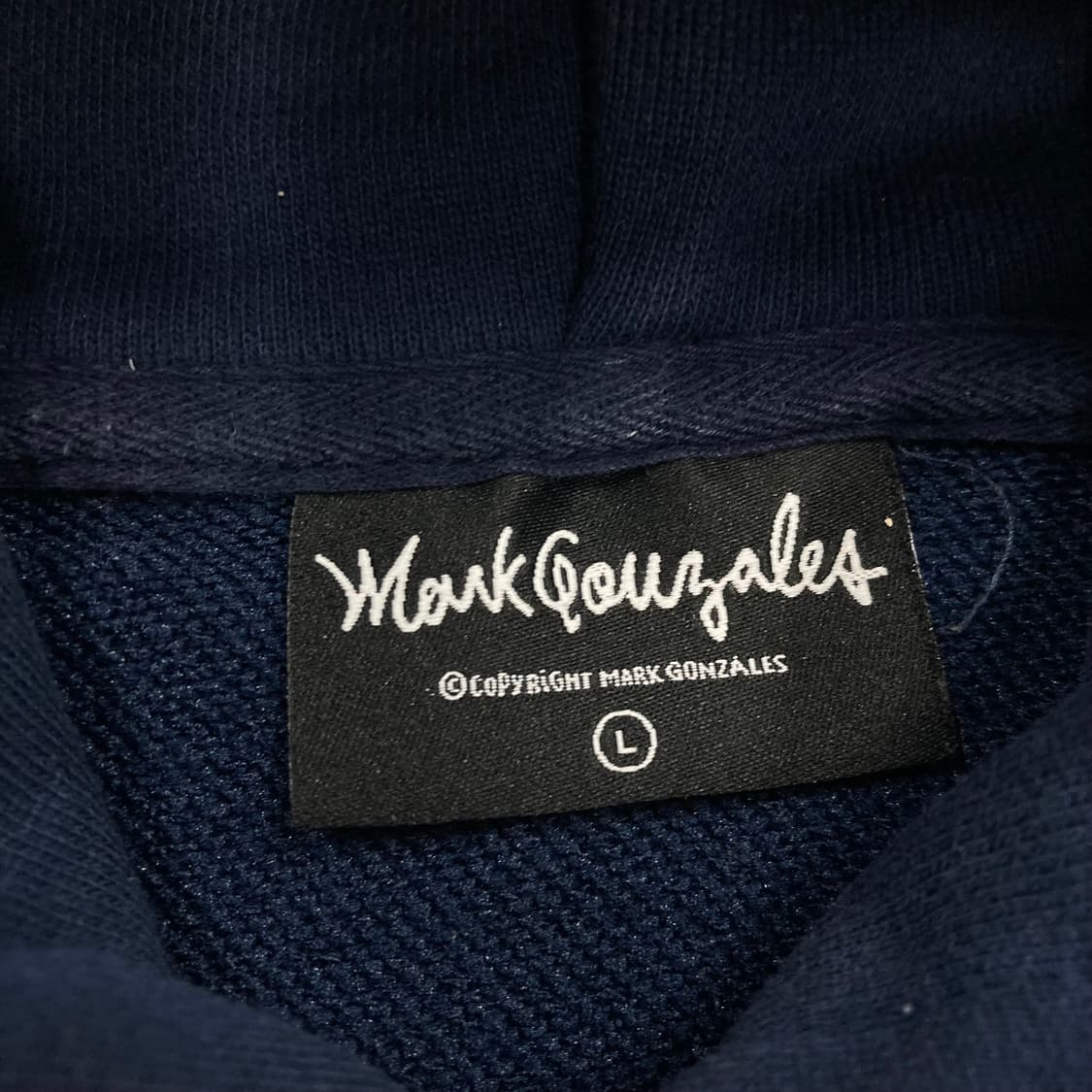 마크곤잘레스 네이비 컬러 스몰 로고 스펠아웃 후드티 상품이미지4