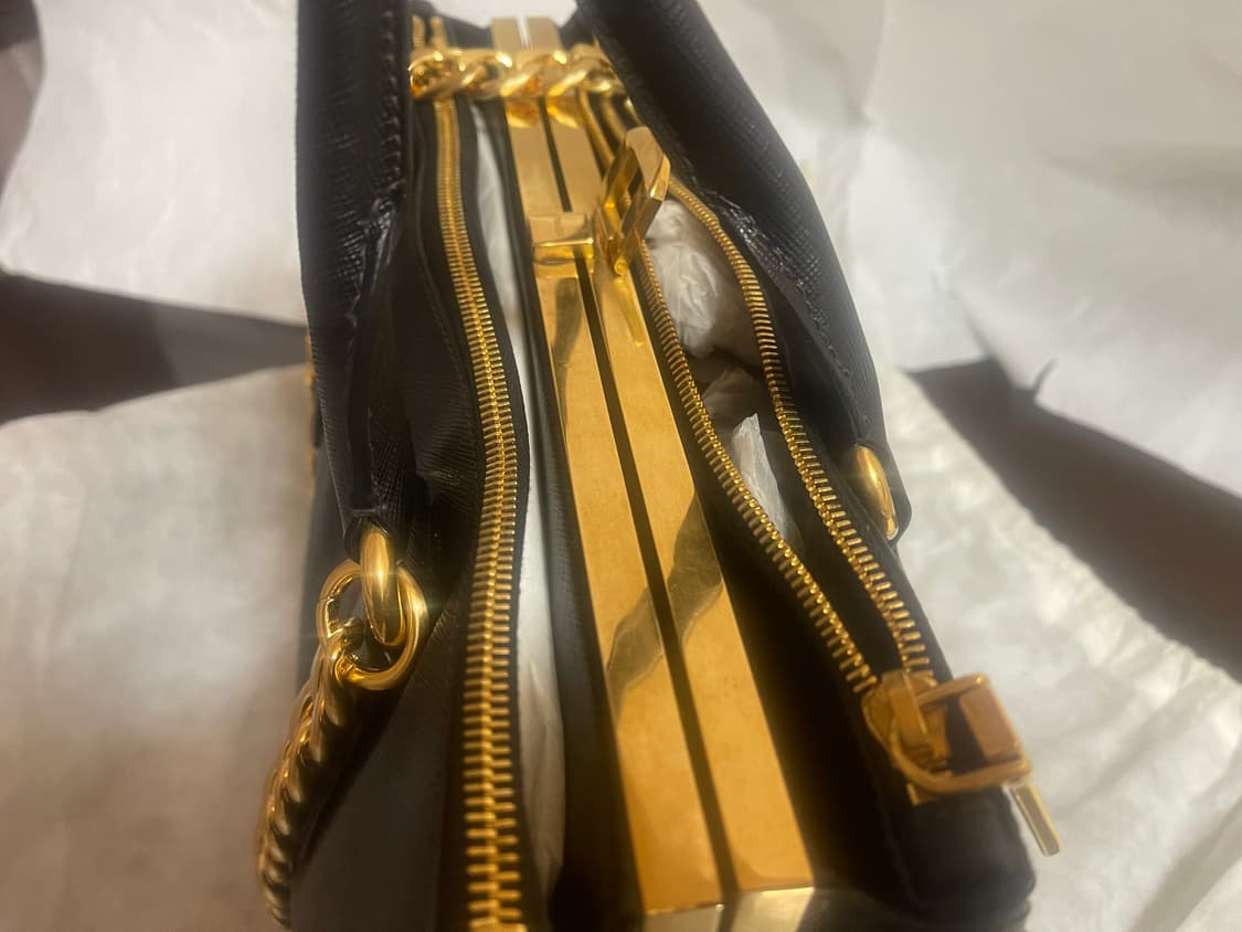 프라다 사피아노 닥터 골드 버클 토드백 상품이미지9