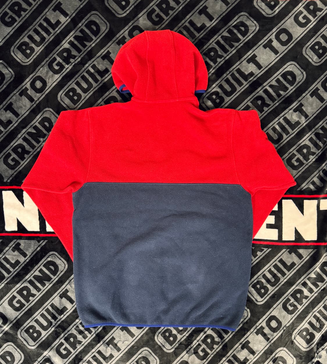 파타고니아 신칠라 스냅 티 후드 풀 오버 레드 앤 네이비 컬러 블록 상품이미지2