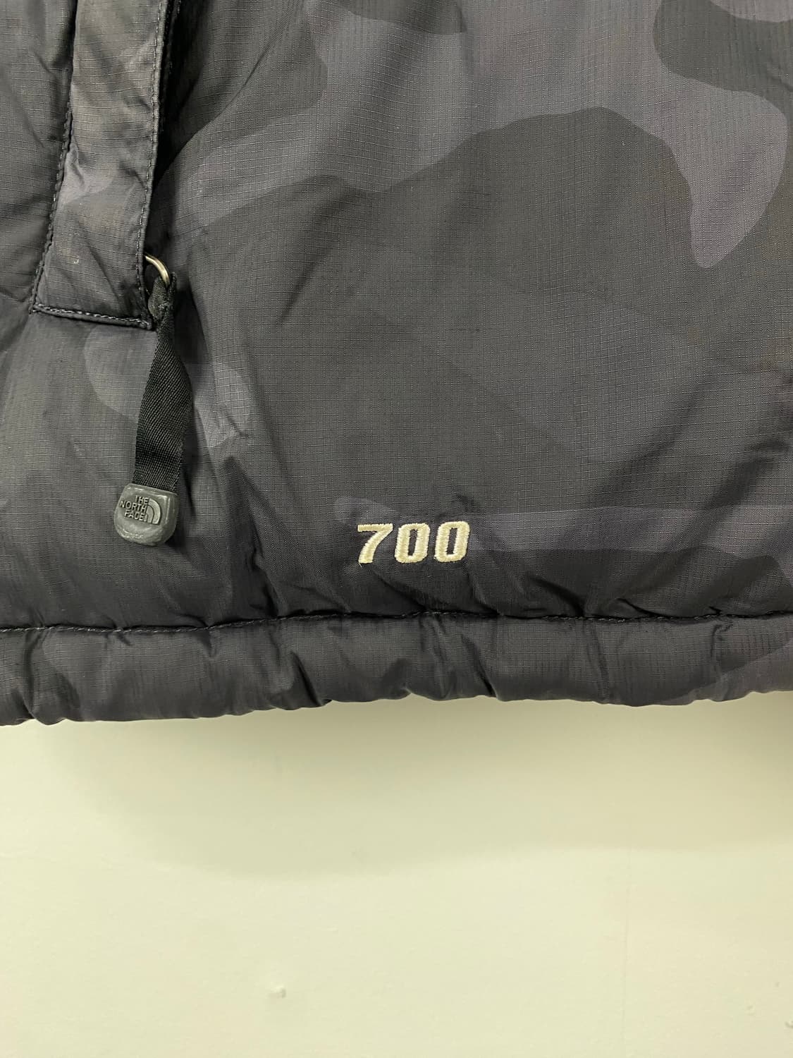 노스페이스 눕시 700 카모 조끼패딩 L 상품이미지4