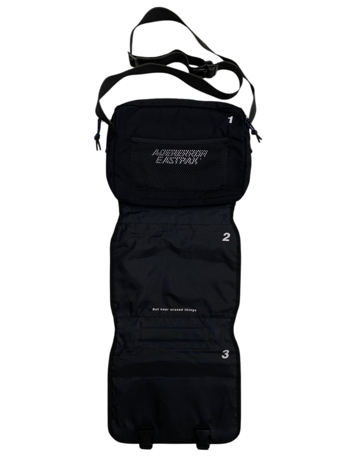 아더에러x이스트팩 콜라보 크로스백 상품이미지3