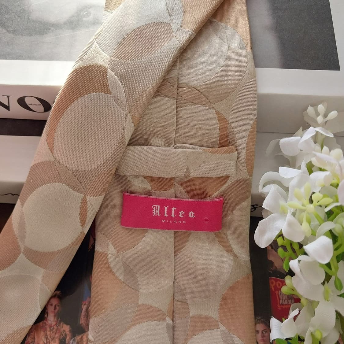 알테아 실크 베이지 서클 자카드 넥타이 9.8cm A등급 K1525
 상품이미지5