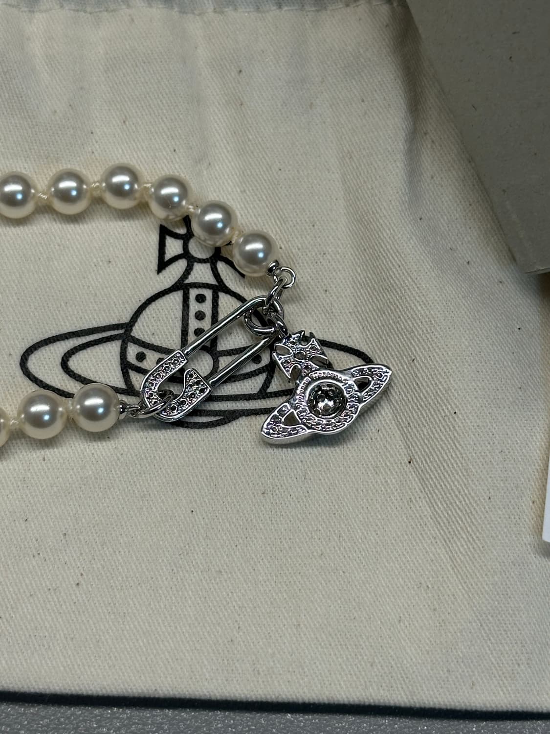 풀박스) 비비안웨스트우드 루크리스 펄 목걸이 실버 상품이미지3