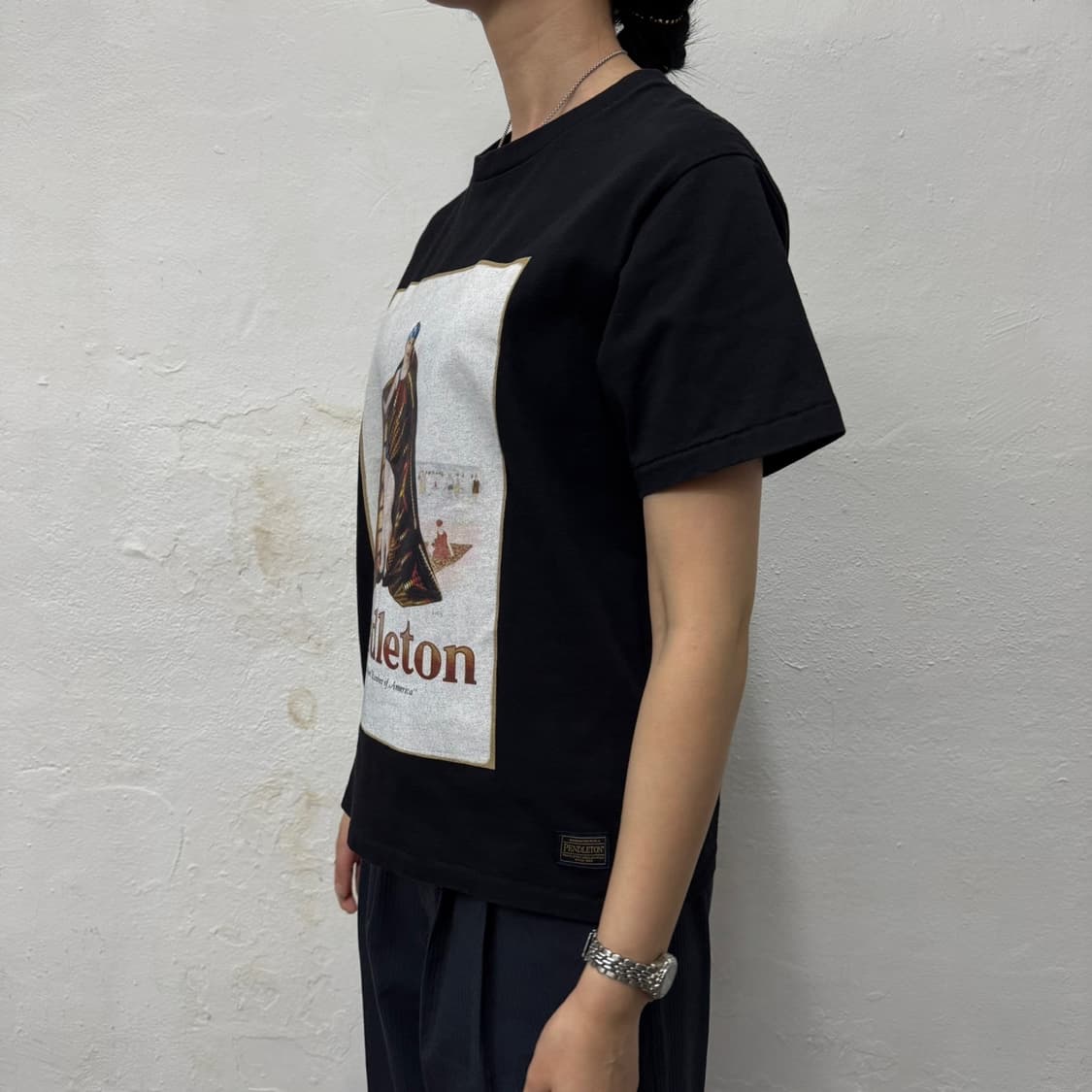 팬들턴(PENDLETON) 블랙컬러 프론트 빅 프린팅 코튼 크루넥 반팔 상품이미지2
