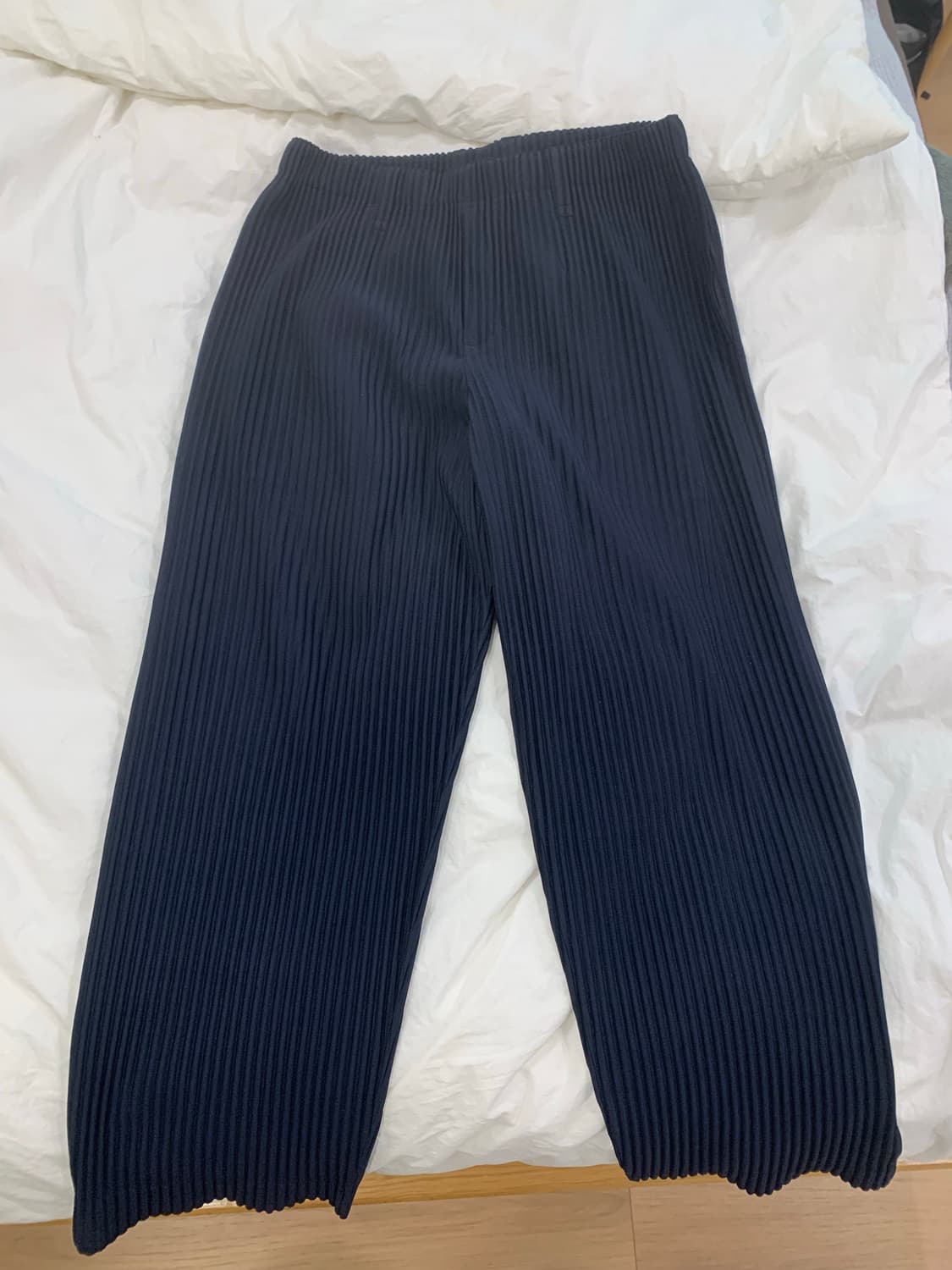 옴므플리세 베이직 네이비 팬츠3 매장판 상품이미지2