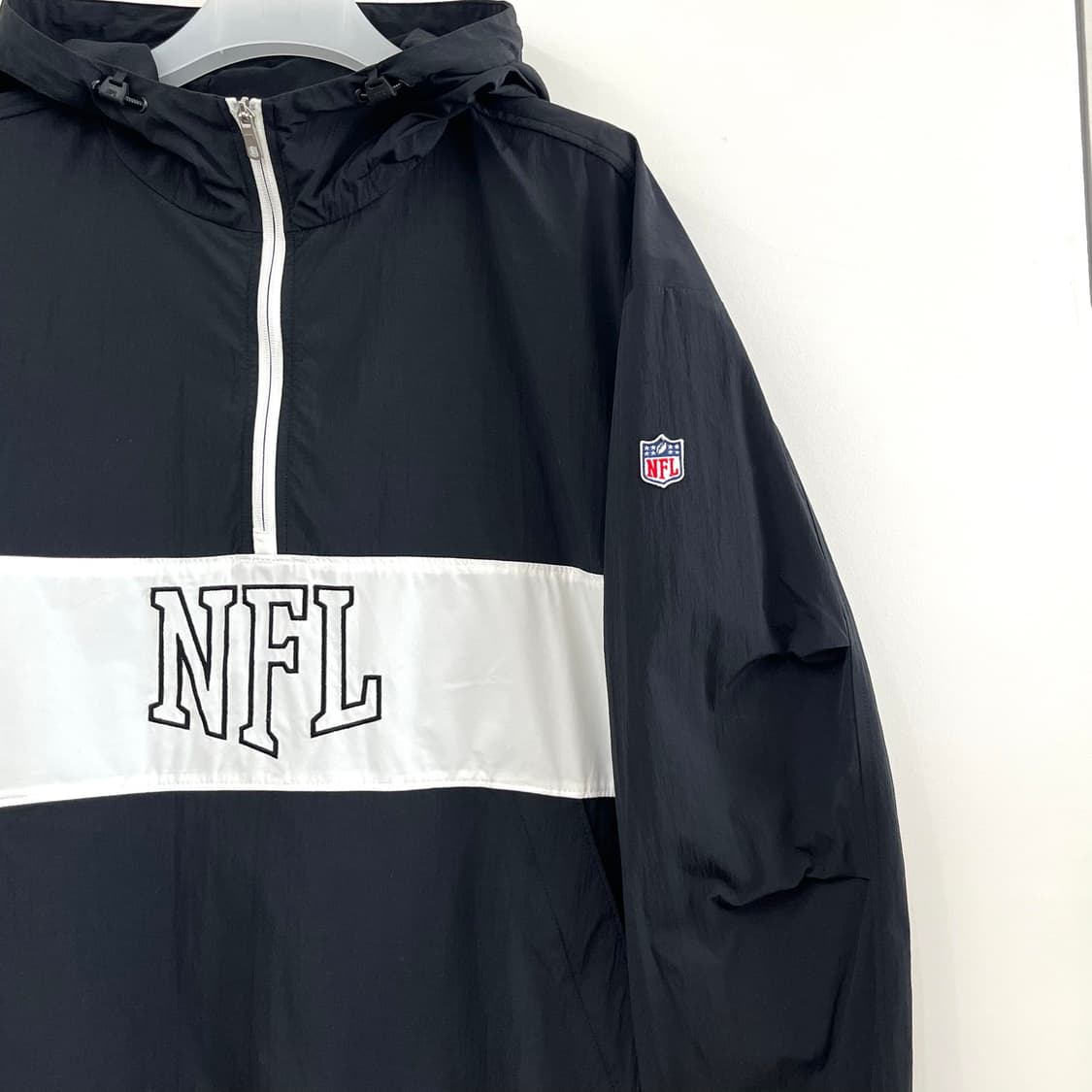 NFL 블랙 화이트 후드 아노락 자켓 상품이미지4