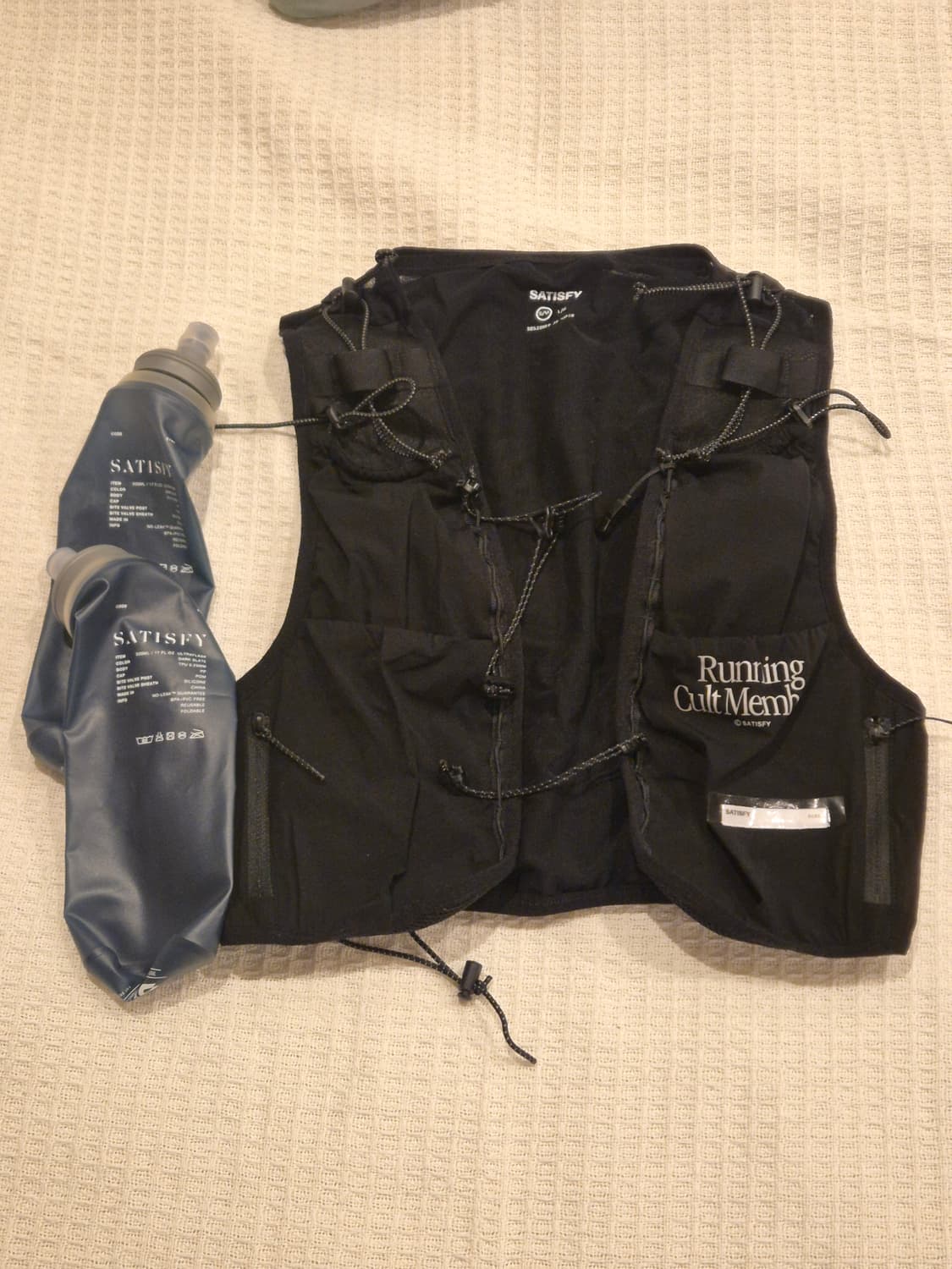 새티스파이 SATISFY 러닝 베스트 블랙 + 플라스크 상품이미지1