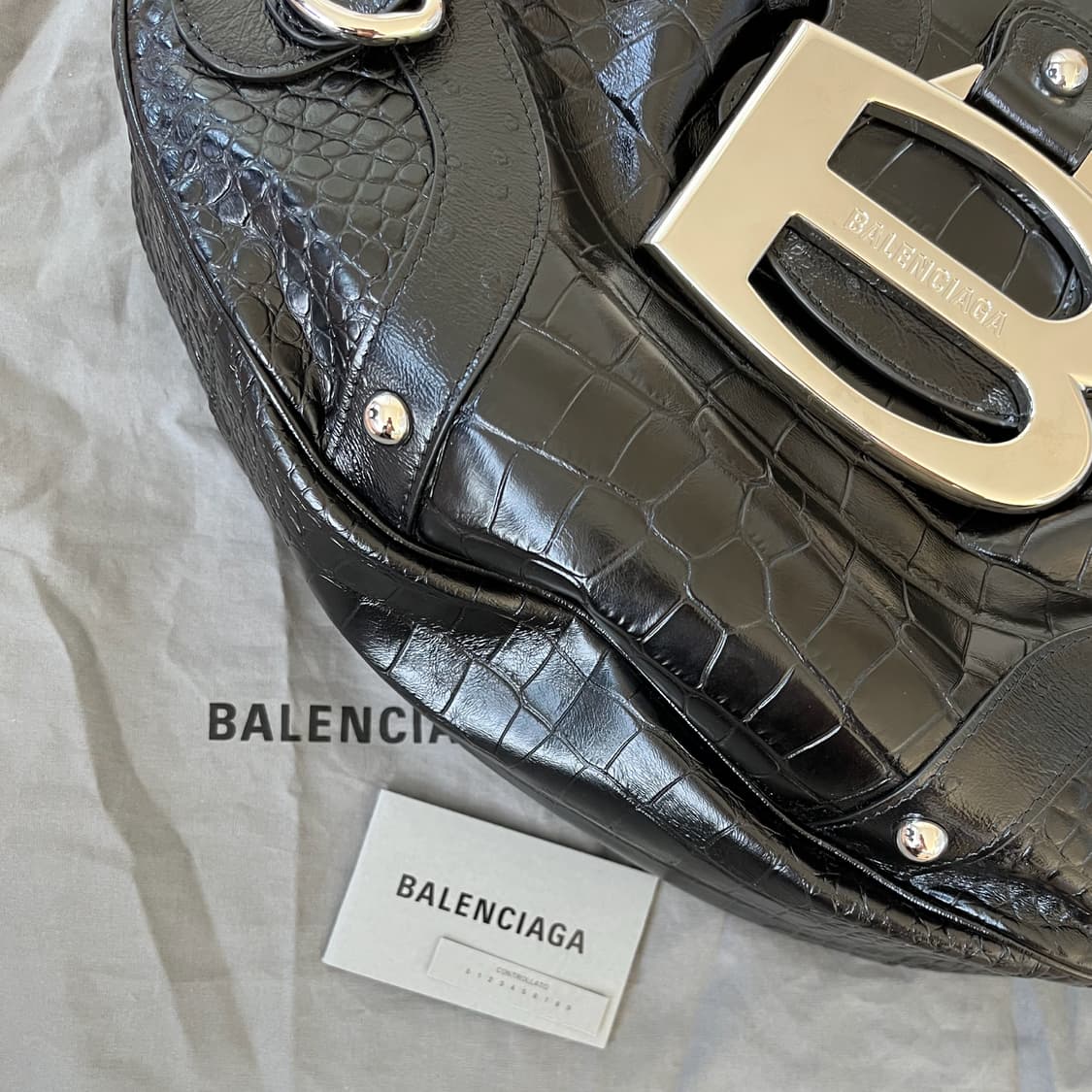 Balenciaga AW 2024 Essex Hobo Bag 상품이미지7