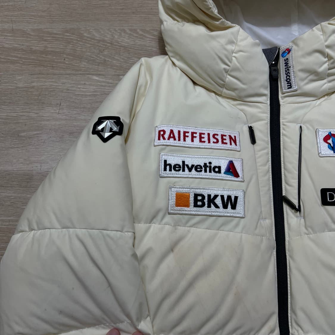 데상트 키즈 아우디 멀티패치 후드 스키패딩 점퍼 [아이보리] 150 상품이미지4