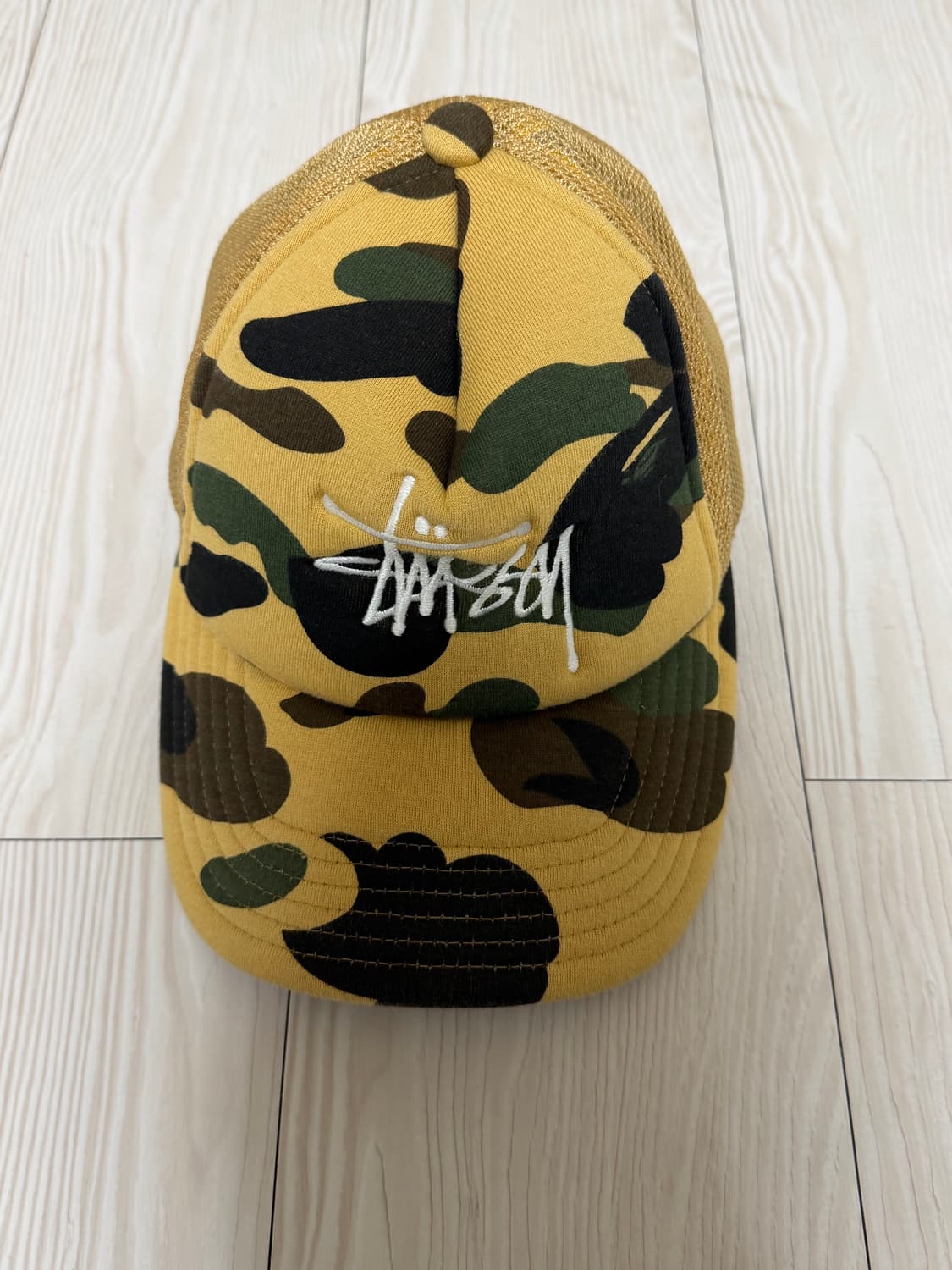 스투시 x 베이프 트러커 캡 옐로우 상품이미지1